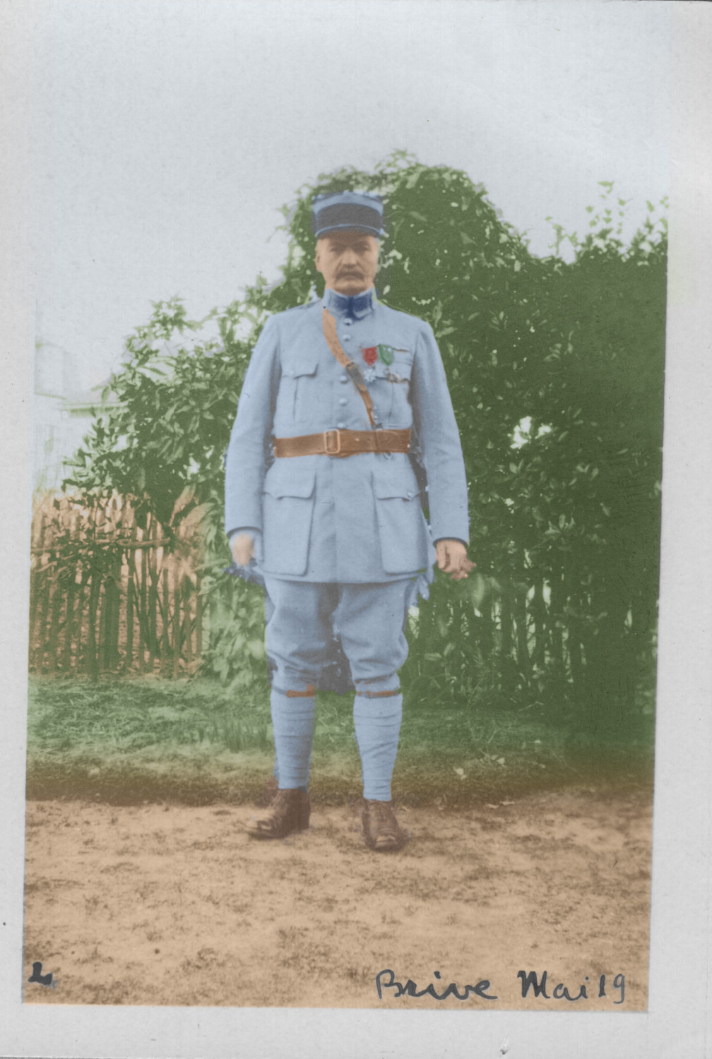 Portrait du Poilu de Brive, mai 1919, essai de colorisation de l’uniforme et des décorations.